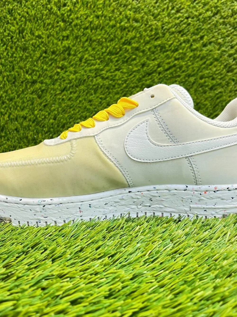 Nike Women's Low-Top Sneakers White and Yellow
